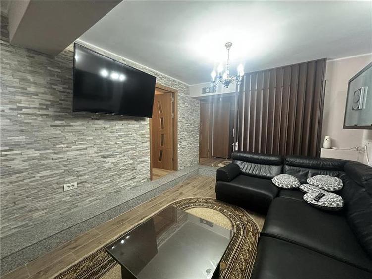 Apartament cu 4 camere decomandat, mobilat în Delfinariu