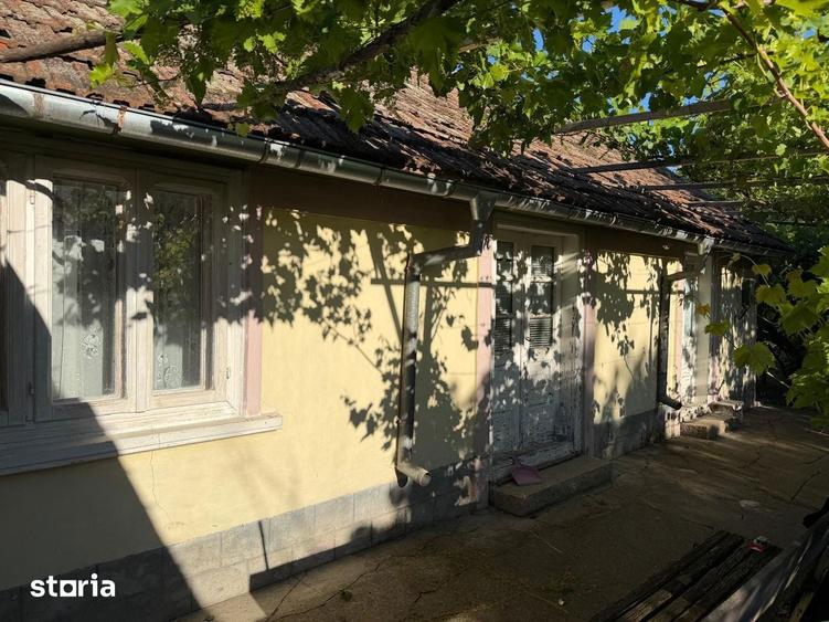 Casă cu 6 camere nedecomandat cu Teren 1600 Mp în Greci
