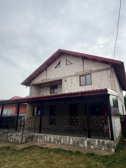 Casă individuală cu 3 camere cu Teren 2500 Mp în Păușești
