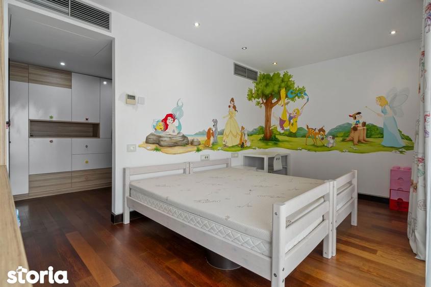 Apartament cu 4 camere, mobilat în Central