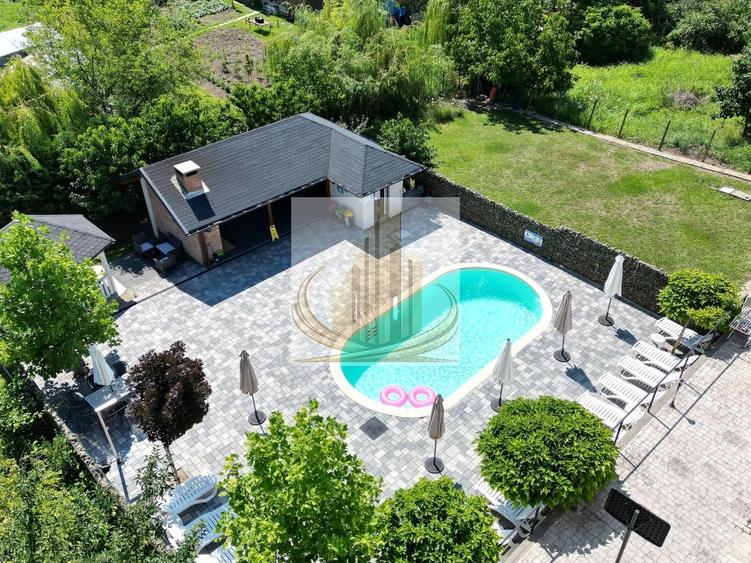 Casă individuală cu 10 camere cu Piscina în Giarmata