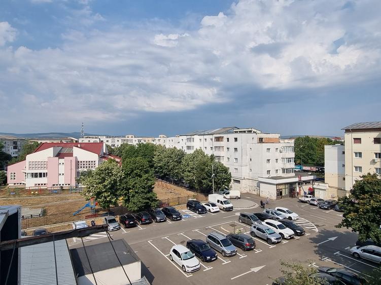 Apartament cu 3 camere decomandat în Ștefan cel Mare