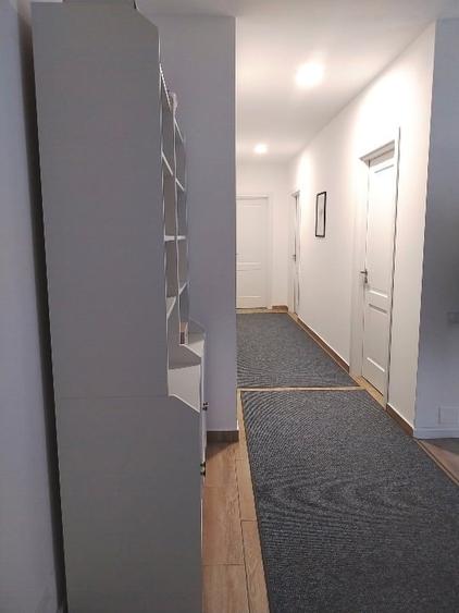 Apartament cu 3 camere decomandat, mobilat în Florești