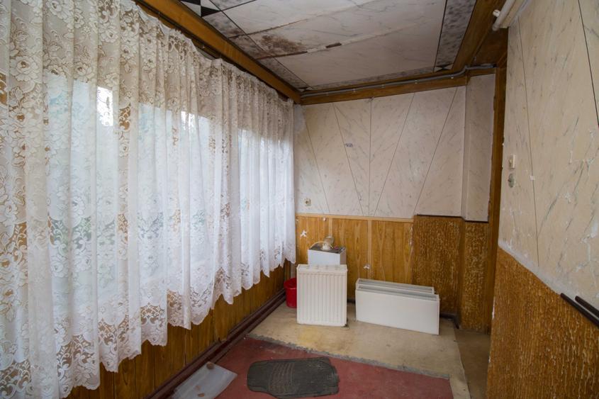 Casă cu 6 camere cu Canalizare în Central