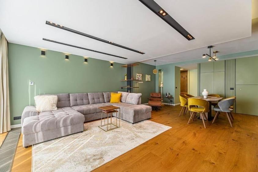 Apartament cu 3 camere decomandat, mobilat în Poiana Brașov