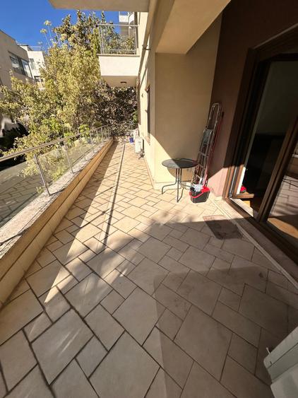 Apartament cu 3 camere semidecomandat în Herăstrău