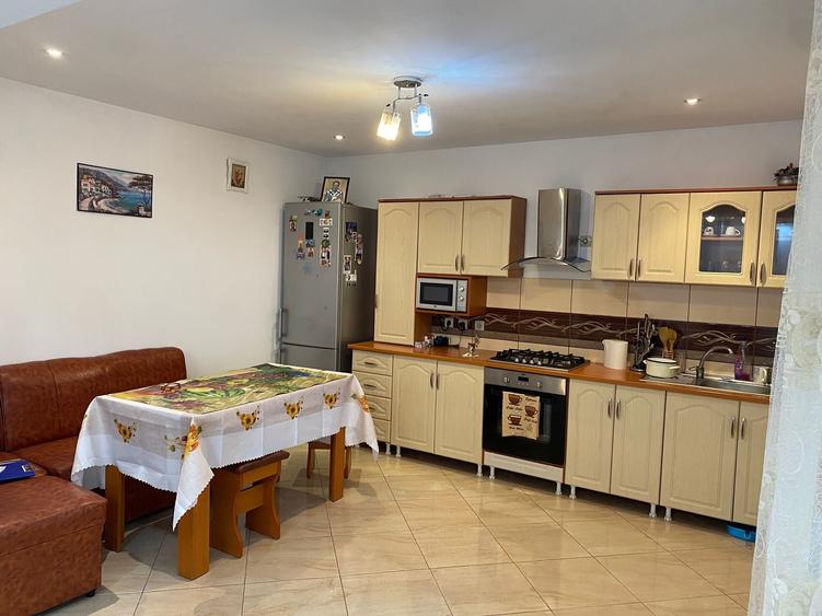 Casă cu 5 camere cu Teren 500 Mp în Sud