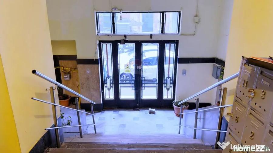 Apartament cu 3 camere semidecomandat în Calea Victoriei