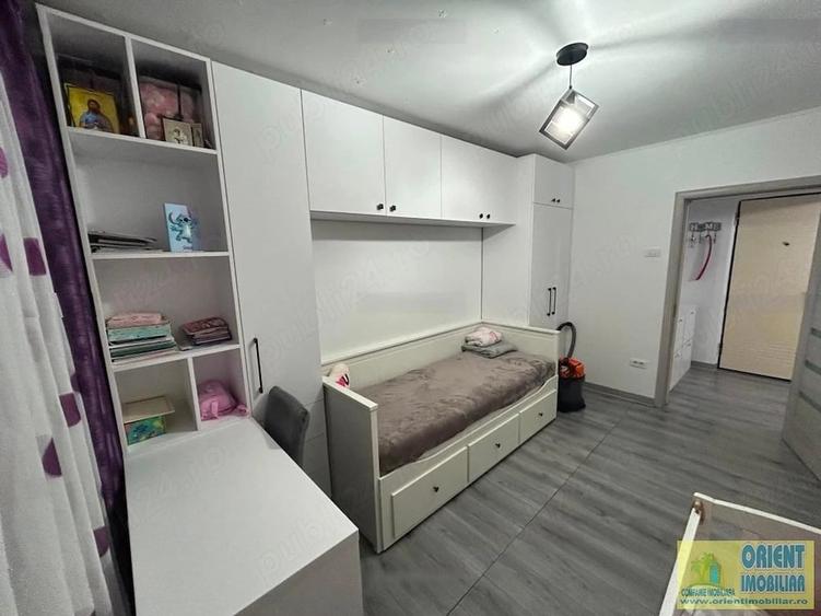 Apartament cu 3 camere decomandat în Km 4
