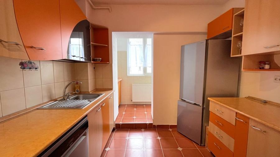 Apartament cu 3 camere decomandat, mobilat în Central