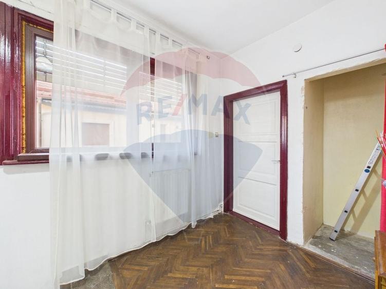 Casă cu 4 camere cu Teren 308 Mp în Chitila