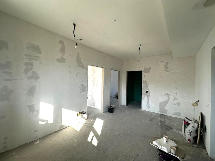 Apartament cu 5 camere decomandat în Dobroești