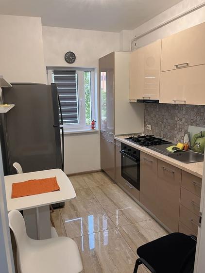Apartament cu 2 camere decomandat în 1 Mai