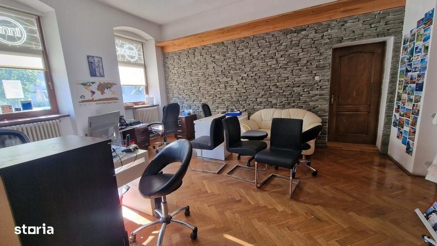 Casă cu 4 camere în Central