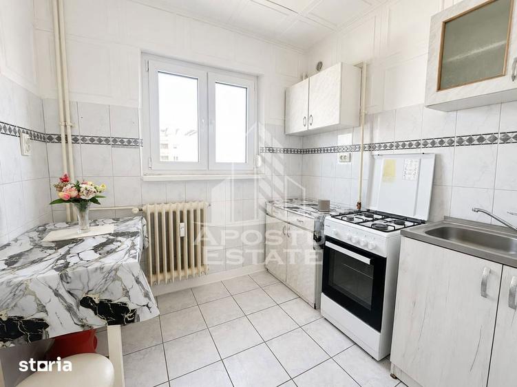 Apartament cu 2 camere, mobilat în Boul Roșu