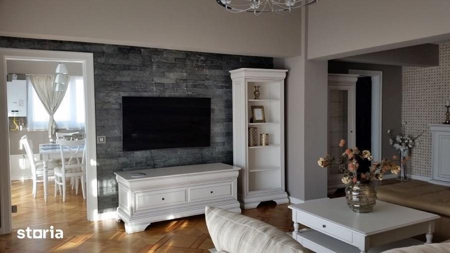 Apartament cu 4 camere decomandat în Șelimbăr