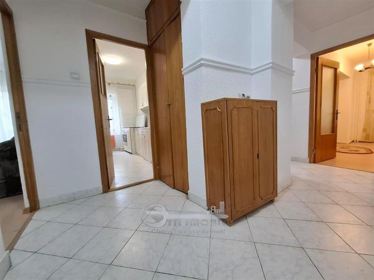 Apartament cu 3 camere decomandat, mobilat în Dacia