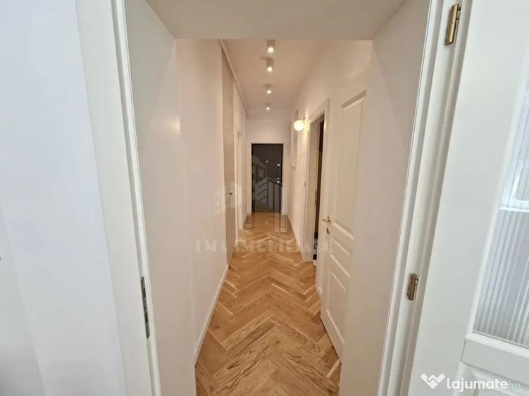 Apartament cu 3 camere semidecomandat în Schei