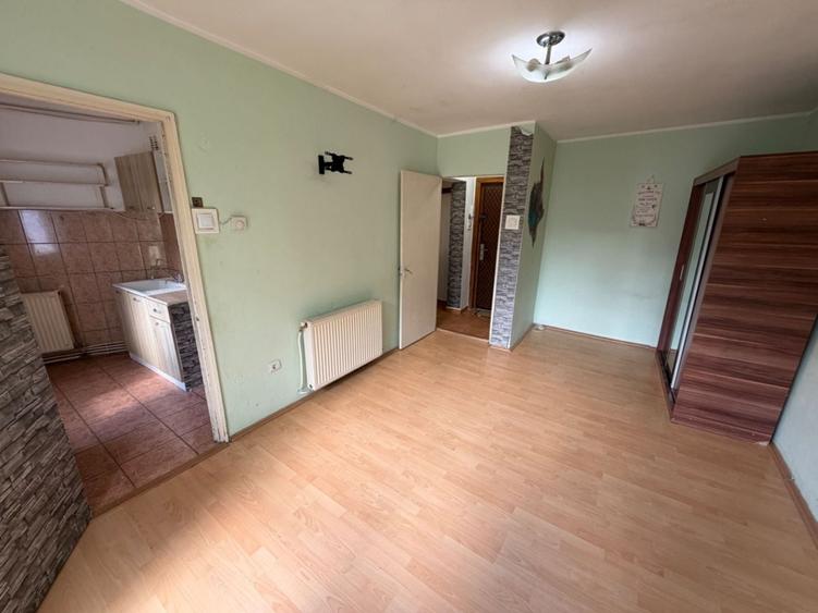 Garsonieră decomandată în Central