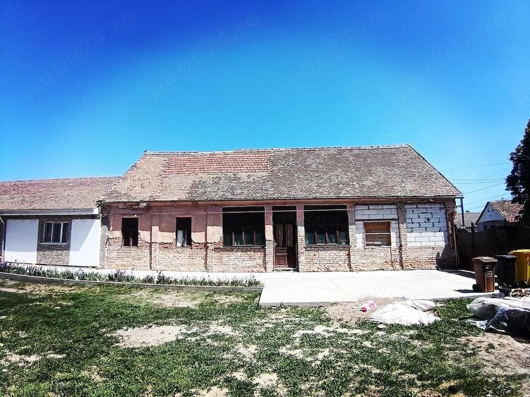 Casă cu Teren 1600 Mp în Central