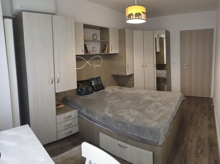 Apartament cu 3 camere semidecomandat, mobilat în Pipera