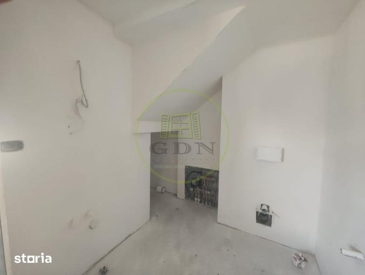 Casă cu 4 camere cu Teren 350 Mp în Podari