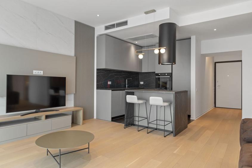Apartament cu 3 camere semidecomandat, mobilat în Floreasca
