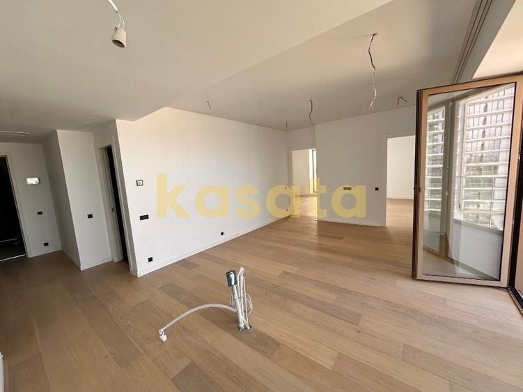 Apartament cu 3 camere semidecomandat în Aviației