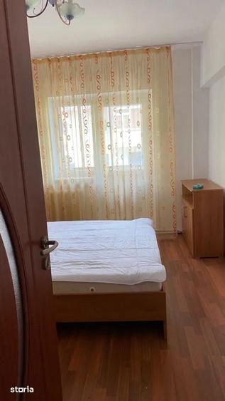 Apartament cu 3 camere decomandat în Sud