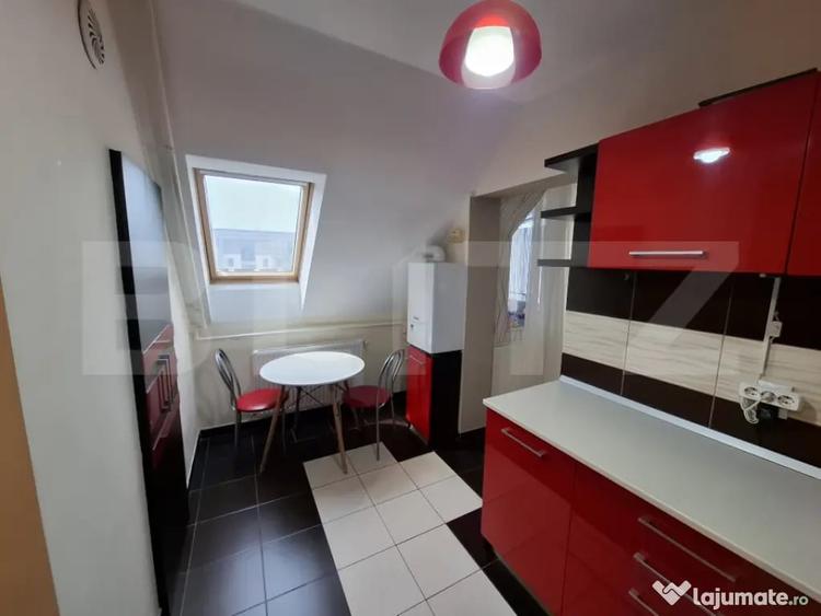 Apartament cu 3 camere semidecomandat în Micro 16