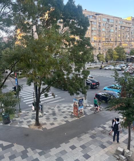 Apartament cu 3 camere în Decebal