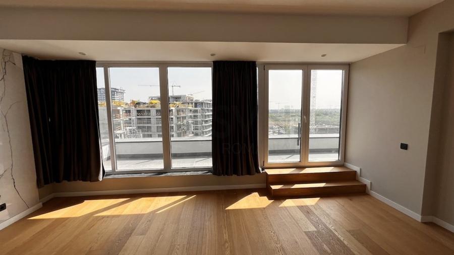 Penthouse cu 3 camere decomandat în Barbu Văcărescu