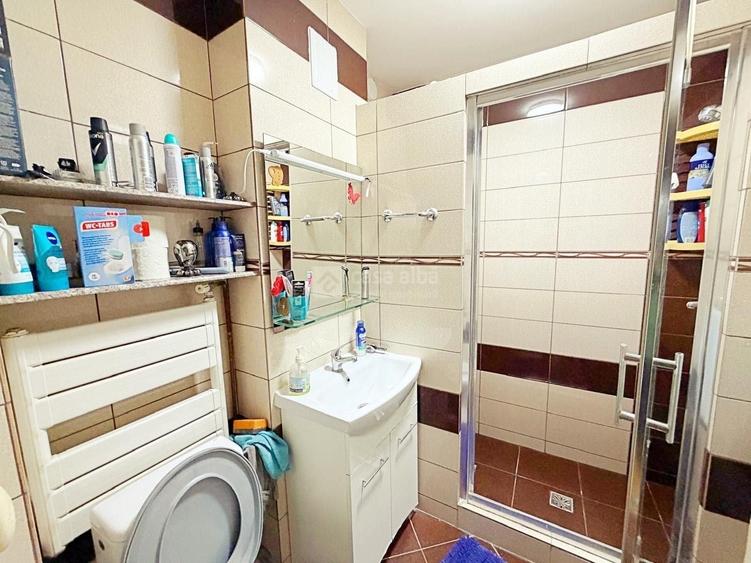Apartament cu 3 camere decomandat în Nicolina