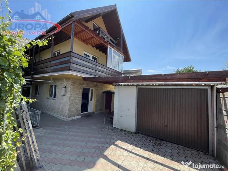 Casă cu 10 camere cu Teren 300 Mp în Dallas