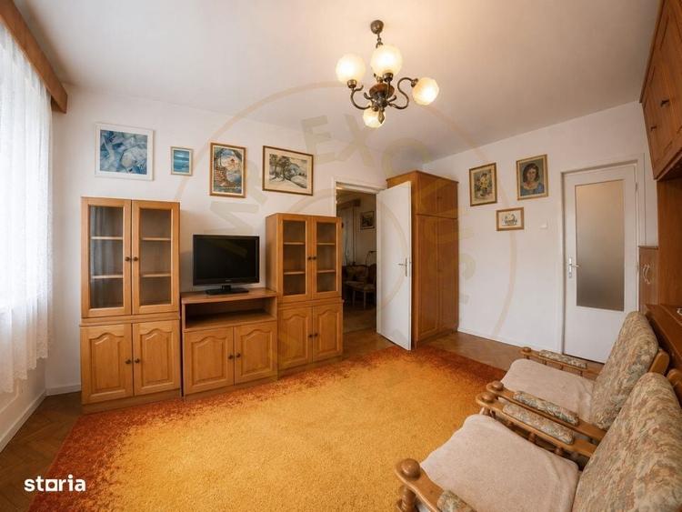 Apartament cu 3 camere semidecomandat în Careiului