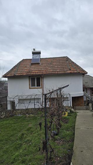 Casă cu 4 camere în Central