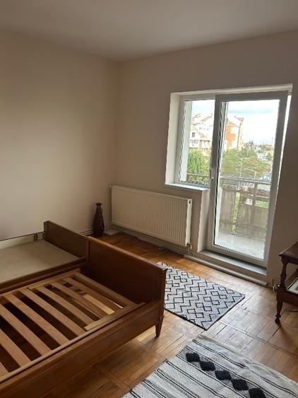 Apartament cu 3 camere decomandat, mobilat în Lenin