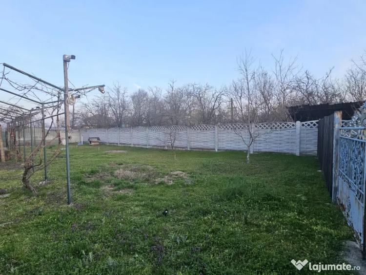 Casă cu 3 camere cu Teren 1090 Mp în Pielești