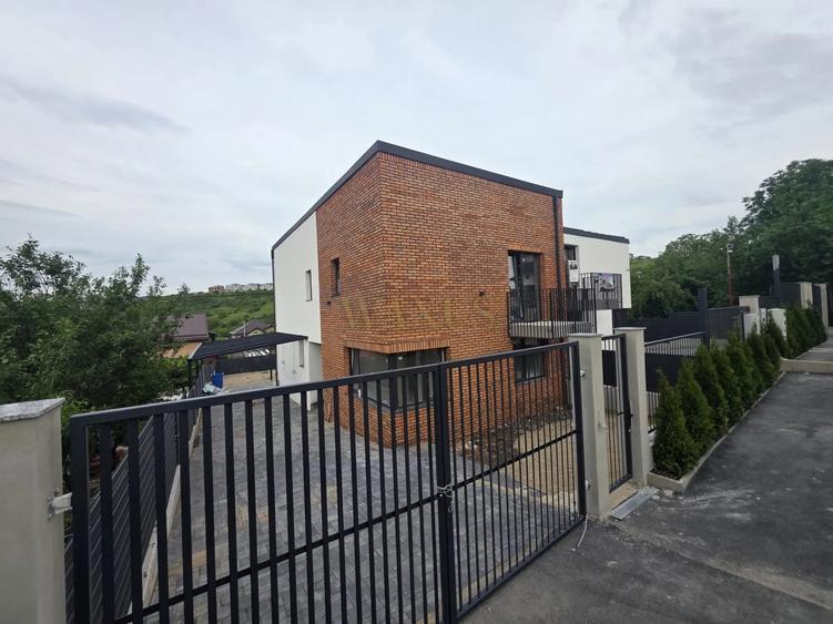 Duplex cu 4 camere cu Canalizare în Dezmir