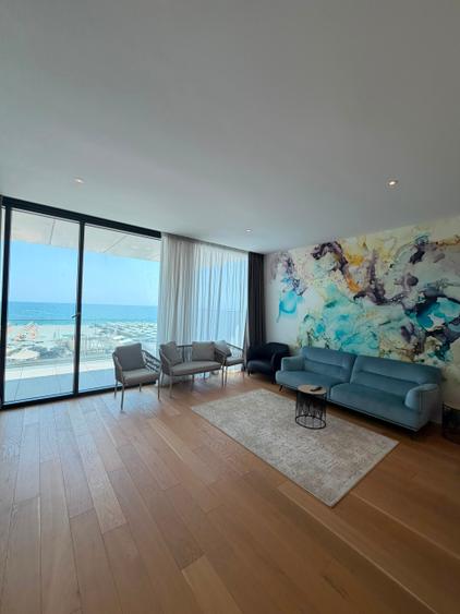 Apartament cu 4 camere semidecomandat în Mamaia