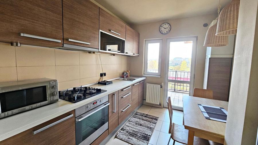 Apartament cu 3 camere, mobilat în Centrul Civic