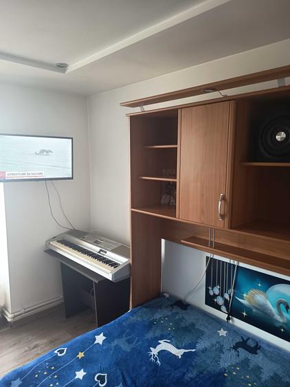 Apartament cu 3 camere semidecomandat în Ștefănești