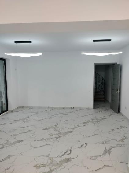 Casă individuală cu 5 camere cu Teren 200 Mp în Lujerului