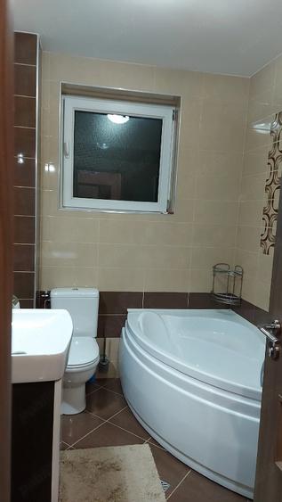 Apartament cu 3 camere decomandat în Turnișor