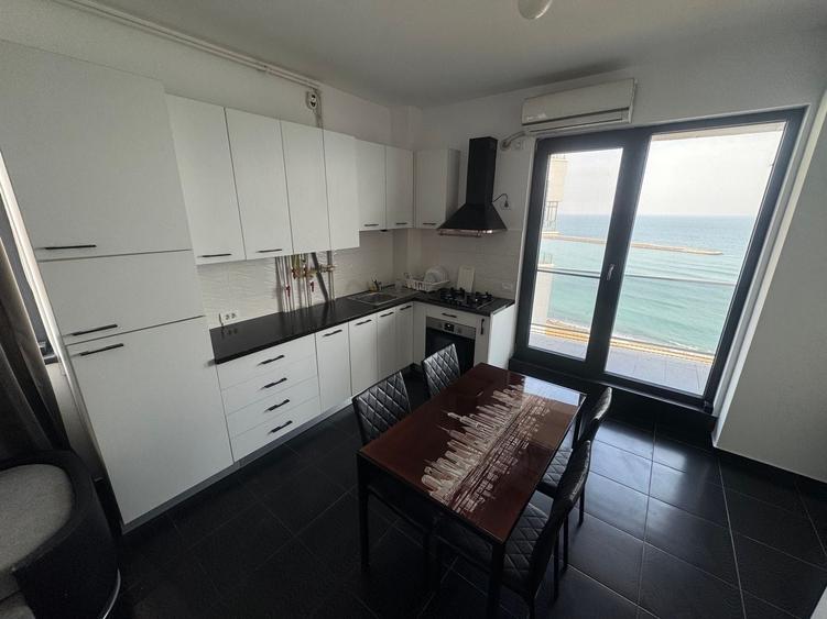 Apartament cu 3 camere decomandat, mobilat în Faleza Nord