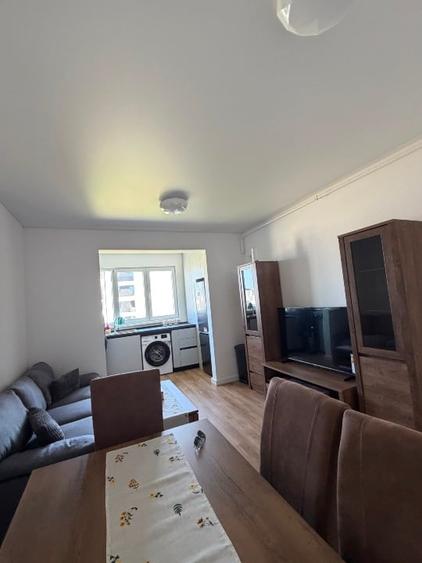 Apartament cu 3 camere decomandat, mobilat în Haliu