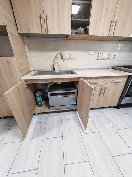 Apartament cu 3 camere semidecomandat în Tineretului