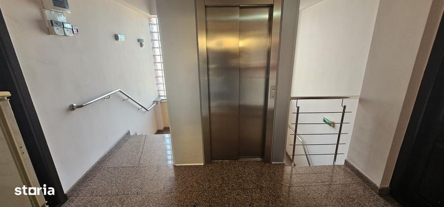 Spațiu comercial, de 902 mp, în Central