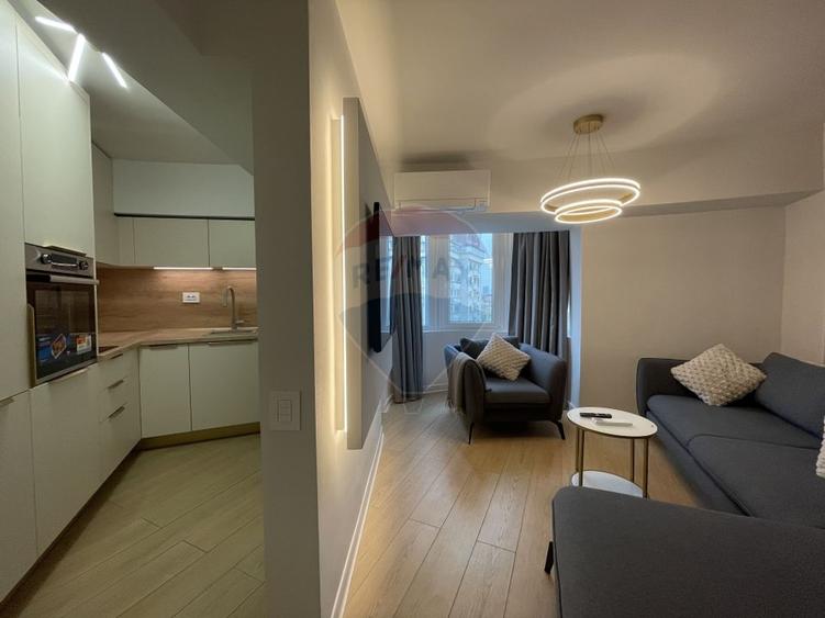 Apartament cu 3 camere decomandat, mobilat în P-ța Alba Iulia