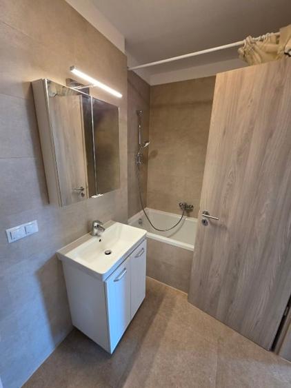 Apartament cu 2 camere decomandat, mobilat în Tractorul